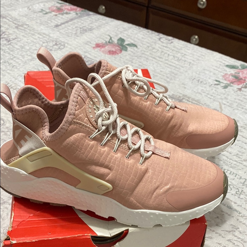 Nike Women's Pink Sneakers